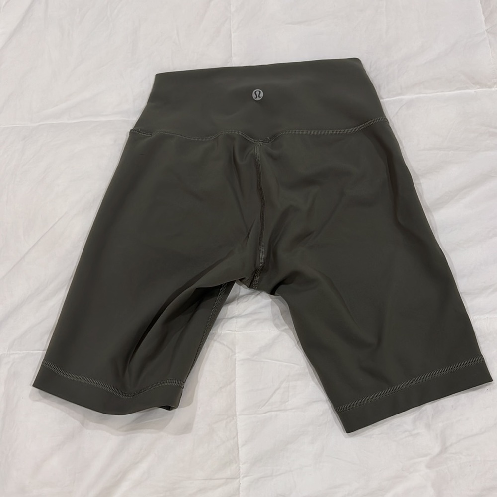 Lululemon - Picture 3 of 3